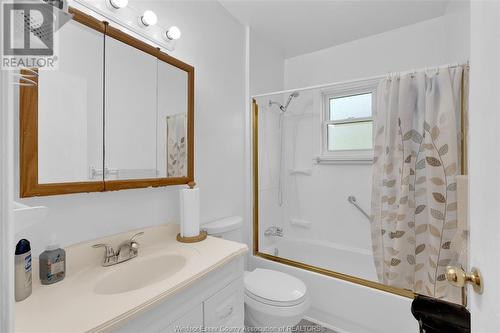 1780 Ford Boulevard, Windsor, ON - Indoor Photo Showing Bathroom