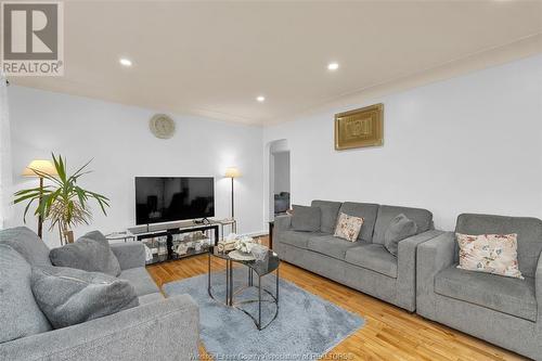 1780 Ford Boulevard, Windsor, ON - Indoor Photo Showing Living Room