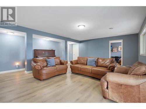 3397 Merlot Way, West Kelowna, BC - Indoor Photo Showing Living Room