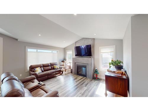 307 Legacy Lookout, Cranbrook, BC - Indoor Photo Showing Living Room With Fireplace