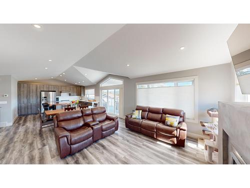 307 Legacy Lookout, Cranbrook, BC - Indoor Photo Showing Living Room