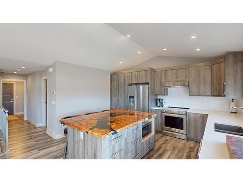 307 Legacy Lookout, Cranbrook, BC - Indoor Photo Showing Kitchen With Stainless Steel Kitchen