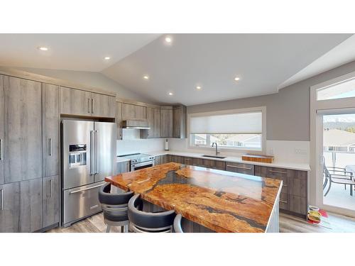 307 Legacy Lookout, Cranbrook, BC - Indoor Photo Showing Kitchen With Stainless Steel Kitchen