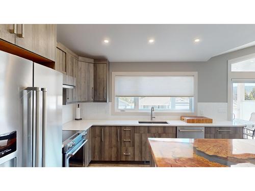 307 Legacy Lookout, Cranbrook, BC - Indoor Photo Showing Kitchen With Stainless Steel Kitchen With Upgraded Kitchen