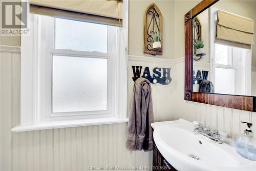 14 Phyllis Avenue, Chatham, ON - Indoor Photo Showing Bathroom