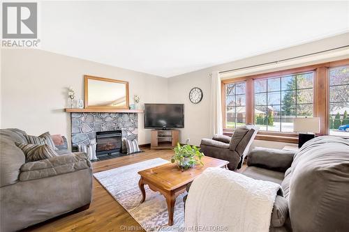 14 Phyllis Avenue, Chatham, ON - Indoor Photo Showing Living Room With Fireplace