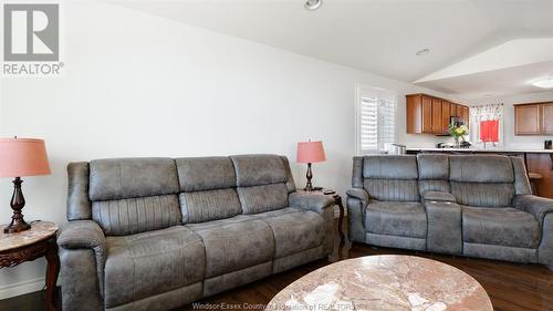 373 White Crescent, Amherstburg, ON - Indoor Photo Showing Living Room