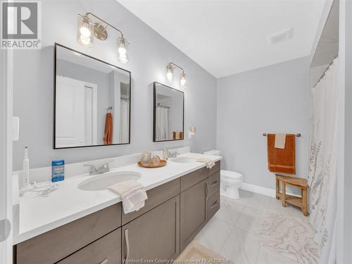 42 York Boulevard, Kingsville, ON - Indoor Photo Showing Bathroom