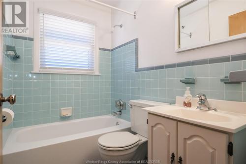 1064 Buckingham, Windsor, ON - Indoor Photo Showing Bathroom
