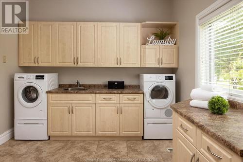 2160 Normandy Street, Lasalle, ON - Indoor Photo Showing Laundry Room