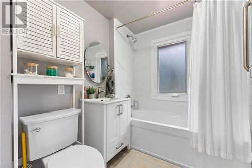 Main bathroom at top of stairs - 60 Sebastopol Drive, Foymount, ON - Indoor Photo Showing Bathroom