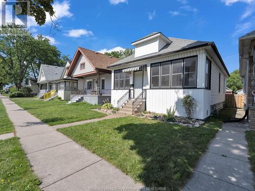 916 Gladstone, Windsor, ON - Outdoor With Facade