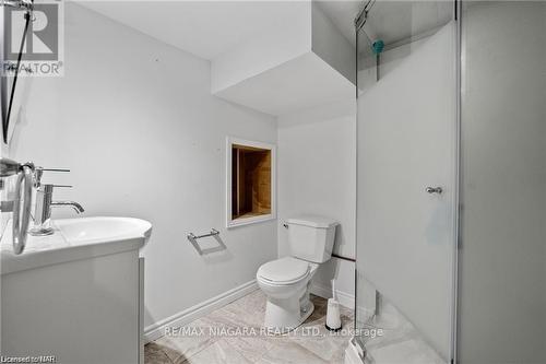 67 West Street N, Thorold, ON - Indoor Photo Showing Bathroom