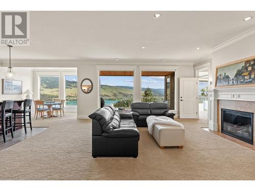 2611 Lake Breeze Court Unit# 5, Lake Country, BC - Indoor Photo Showing Living Room With Fireplace