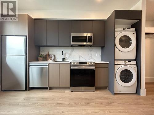 720 Klo Road Unit# 413, Kelowna, BC - Indoor Photo Showing Laundry Room