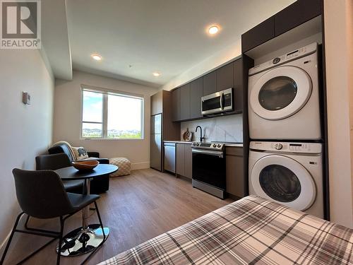 720 Klo Road Unit# 413, Kelowna, BC - Indoor Photo Showing Laundry Room