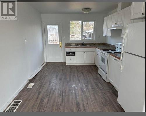 1274 20Th Avenue, Prince George, BC - Indoor Photo Showing Kitchen With Double Sink