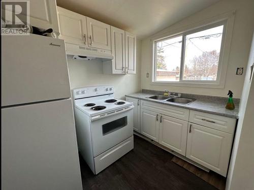 1274 20Th Avenue, Prince George, BC - Indoor Photo Showing Kitchen With Double Sink