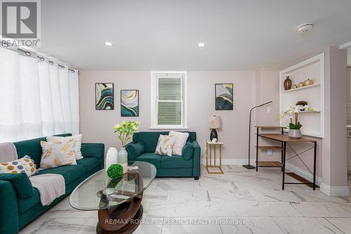 758 Victoria Street, Kingston, ON - Indoor Photo Showing Living Room