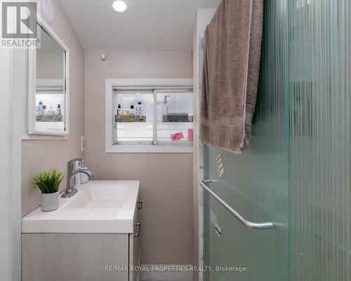 758 Victoria Street, Kingston, ON - Indoor Photo Showing Bathroom