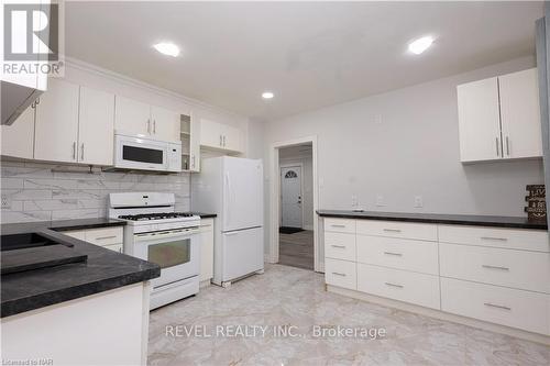 6610 Montrose Road, Niagara Falls, ON - Indoor Photo Showing Kitchen