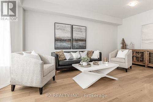 8 Bromley Drive, St. Catharines, ON - Indoor Photo Showing Living Room