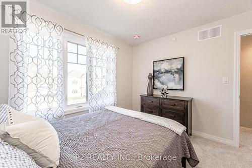 8 Bromley Drive, St. Catharines, ON - Indoor Photo Showing Bedroom