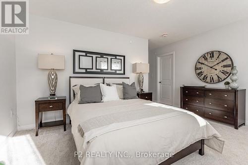 8 Bromley Drive, St. Catharines, ON - Indoor Photo Showing Bedroom