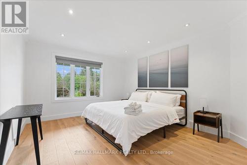 2393 Red Maple Avenue, Lincoln, ON - Indoor Photo Showing Bedroom