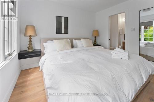 2393 Red Maple Avenue, Lincoln, ON - Indoor Photo Showing Bedroom