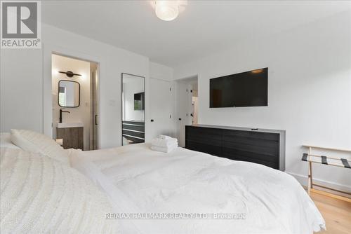 2393 Red Maple Avenue, Lincoln, ON - Indoor Photo Showing Bedroom