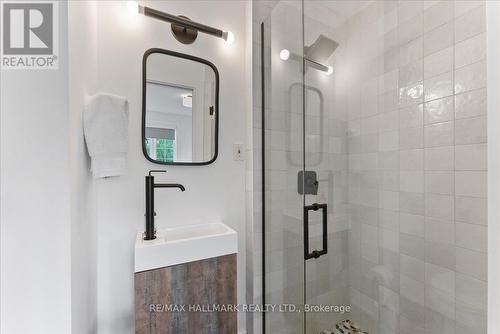 2393 Red Maple Avenue, Lincoln, ON - Indoor Photo Showing Bathroom