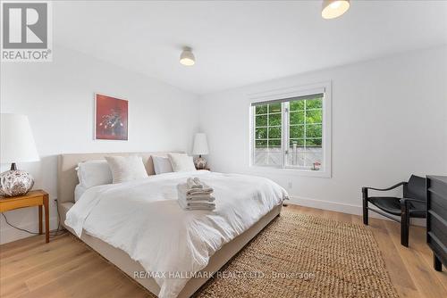 2393 Red Maple Avenue, Lincoln, ON - Indoor Photo Showing Bedroom