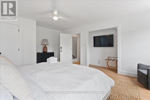 2393 Red Maple Avenue, Lincoln, ON - Indoor Photo Showing Bedroom