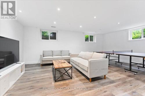 2393 Red Maple Avenue, Lincoln, ON - Indoor Photo Showing Living Room