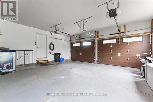 2393 Red Maple Avenue, Lincoln, ON - Indoor Photo Showing Garage