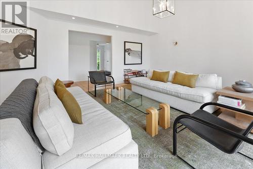 2393 Red Maple Avenue, Lincoln, ON - Indoor Photo Showing Living Room