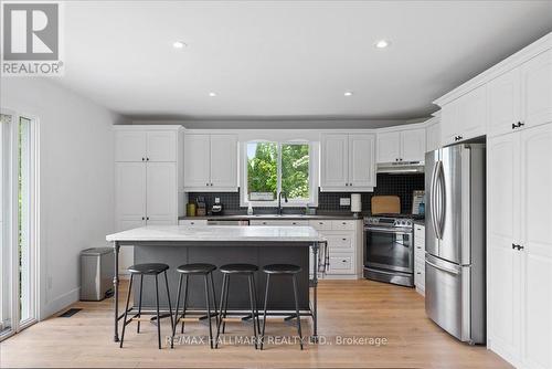 2393 Red Maple Avenue, Lincoln, ON - Indoor Photo Showing Kitchen