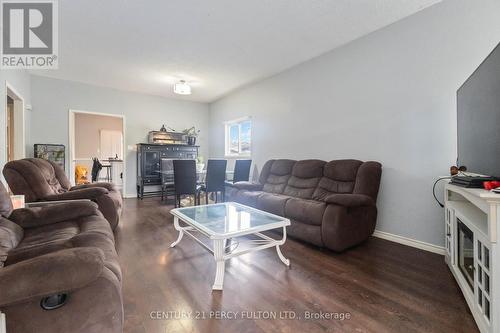 32 Donker Drive, St. Thomas, ON - Indoor Photo Showing Living Room