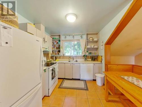 12227 Scotch Fir Point Road, Powell River, BC - Indoor Photo Showing Kitchen