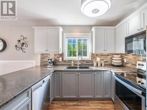 8 Temagami Trail, Wasaga Beach, ON - Indoor Photo Showing Kitchen With Double Sink