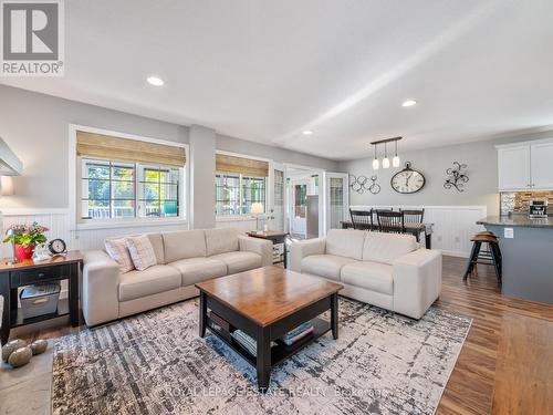 8 Temagami Trail, Wasaga Beach, ON - Indoor Photo Showing Living Room