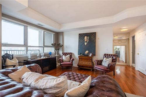 399 Elizabeth Street|Unit #605, Burlington, ON - Indoor Photo Showing Living Room