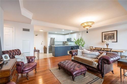 399 Elizabeth Street|Unit #605, Burlington, ON - Indoor Photo Showing Living Room