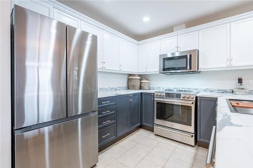 399 Elizabeth Street|Unit #605, Burlington, ON - Indoor Photo Showing Kitchen