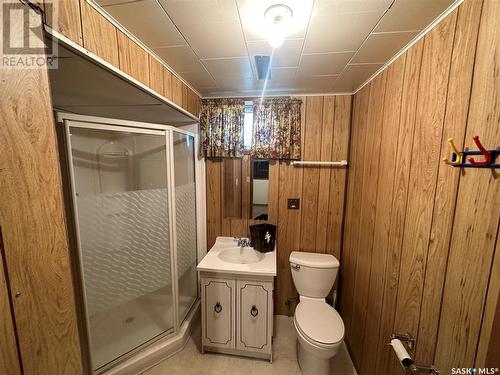 35 Kasper Crescent, Assiniboia, SK - Indoor Photo Showing Bathroom