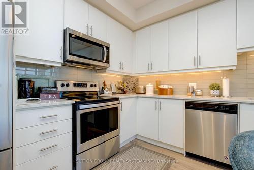 402 - 340 Plains Road E, Burlington, ON - Indoor Photo Showing Kitchen