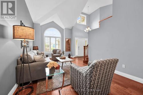 52 Hepburn Crescent, Hamilton, ON - Indoor Photo Showing Living Room