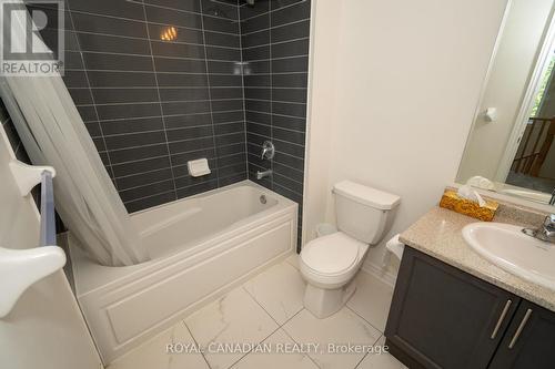 #1 - 166 Deerpath Drive, Guelph, ON - Indoor Photo Showing Bathroom