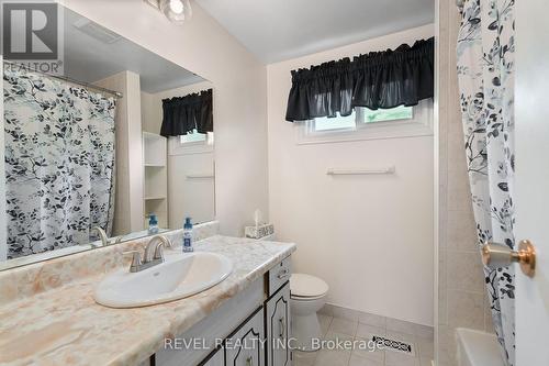 88 Manley Crescent, St. Catharines, ON - Indoor Photo Showing Bathroom